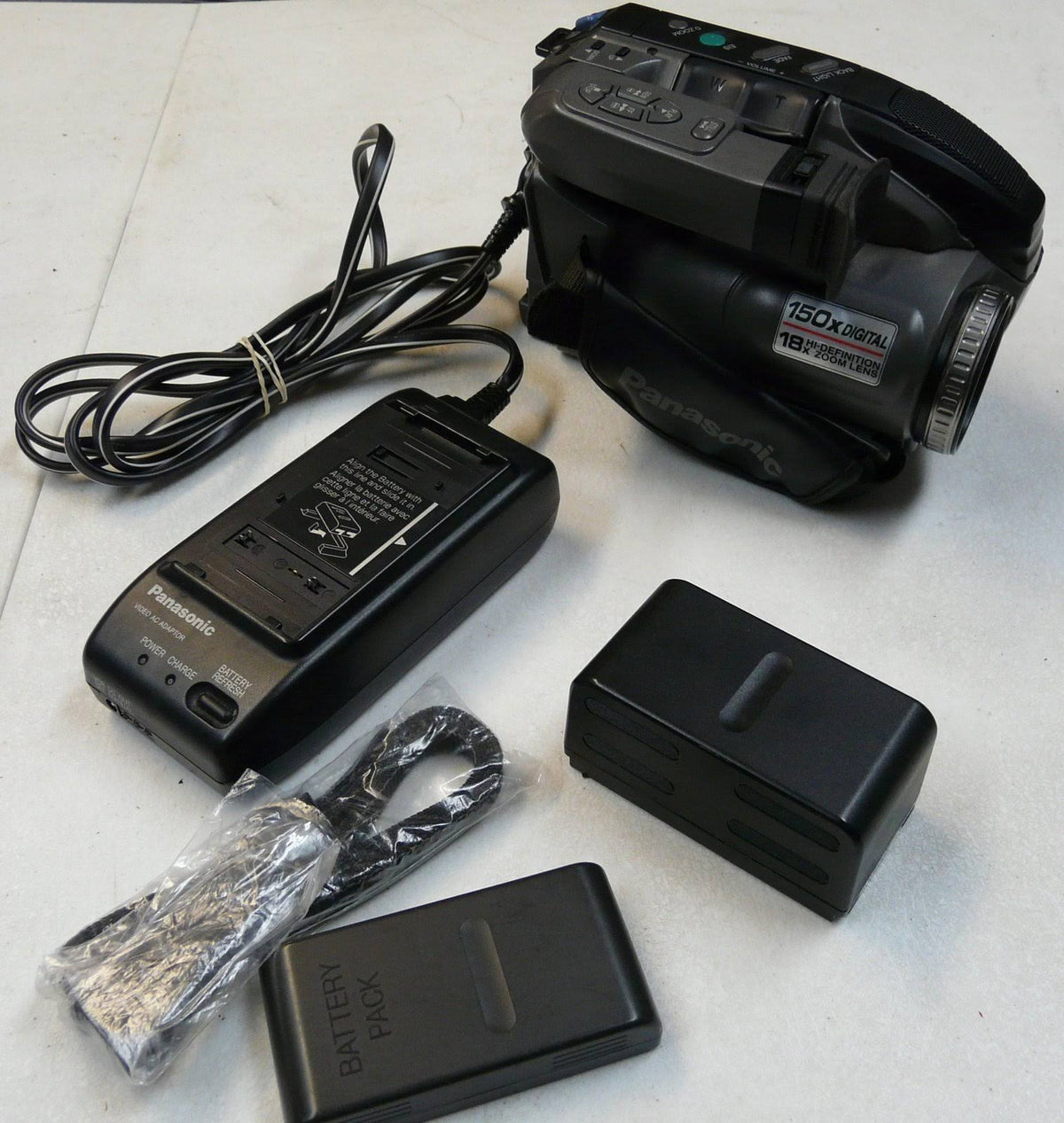 Compact VHS/VHS-C Palmcorder Camcorder Bundle Z242