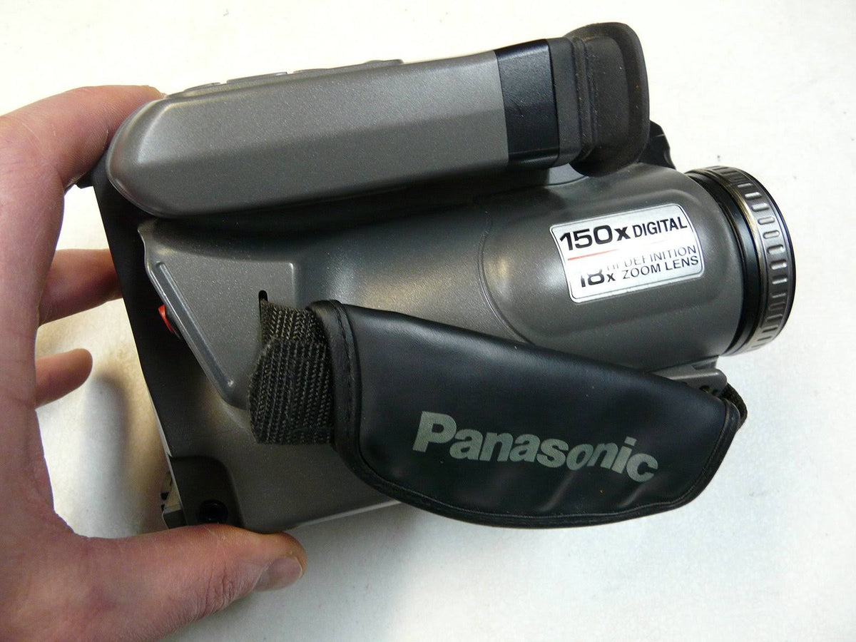 Compact VHS/VHS-C Palmcorder Camcorder Bundle Z242